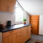 Fullhouse - - H12 - Marketplace Apartment *