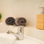 Fullhouse - - H12 - Marketplace Apartment