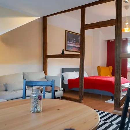 Fullhouse - - H12 - Marketplace