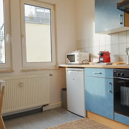 Fullhouse - - H12 - Marketplace *