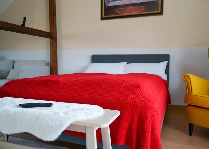 Fullhouse - - H12 - Marketplace * Jena