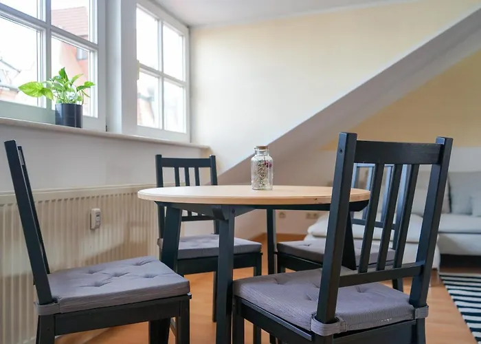 Fullhouse - - H12 - Marketplace Daire *