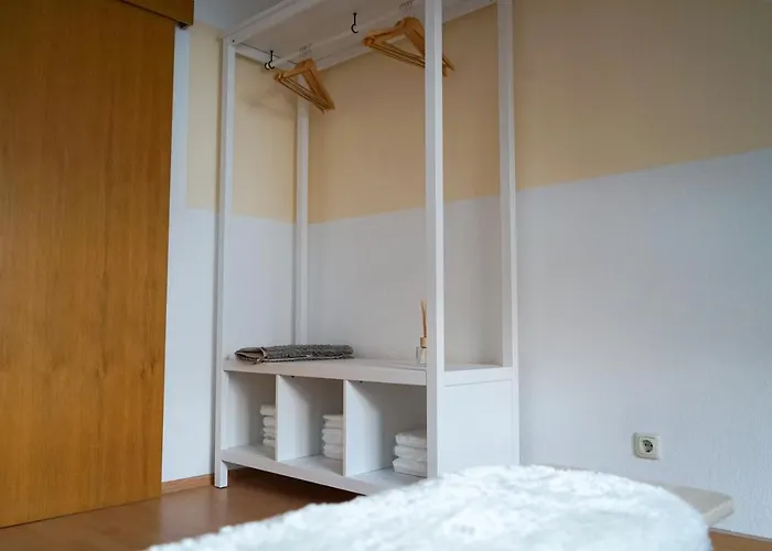 Fullhouse - - H12 - Marketplace