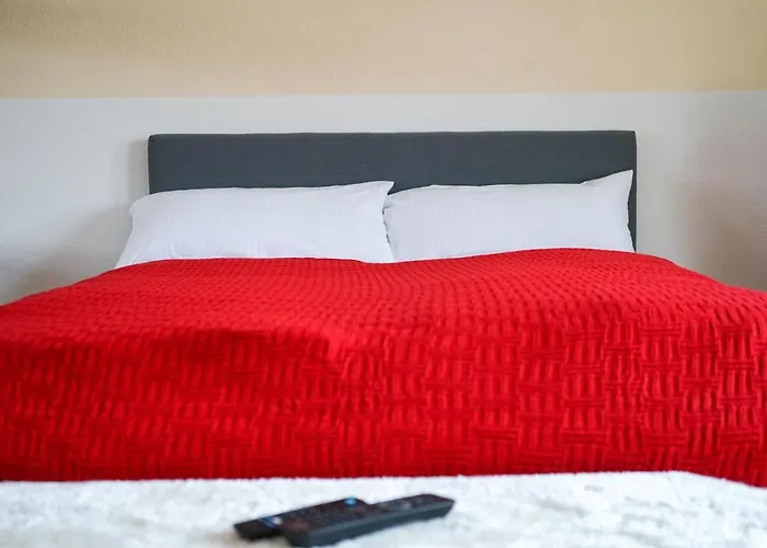 Fullhouse - - H12 - Marketplace