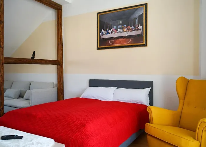 Fullhouse - - H12 - Marketplace Daire