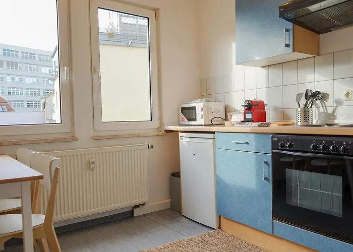 Fullhouse - - H12 - Marketplace *