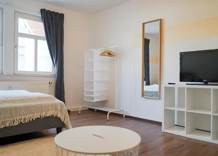 Fullhouse - - H12 - Marketplace